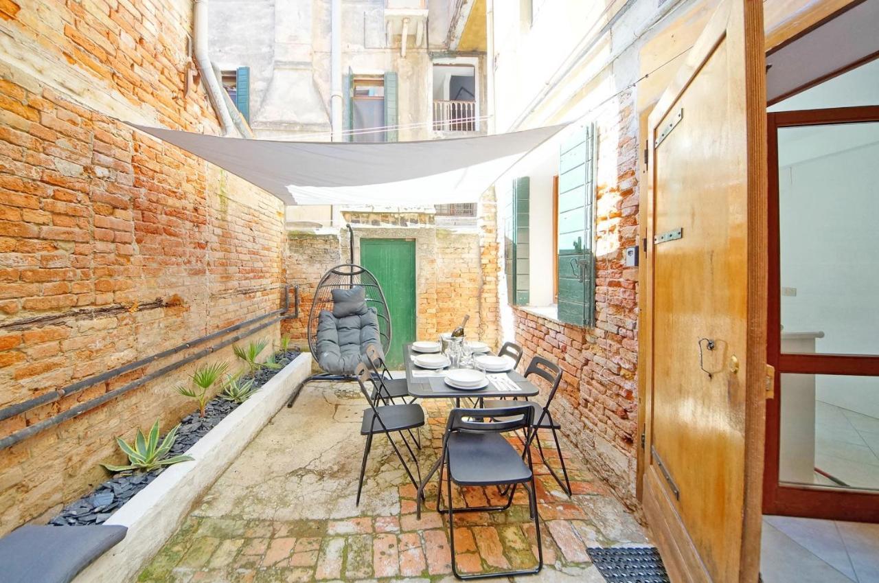 Gondola View Apartment Venice Exterior photo