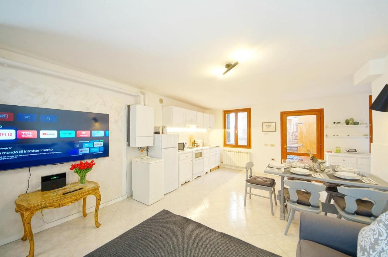 Gondola View Apartment Venice Exterior photo