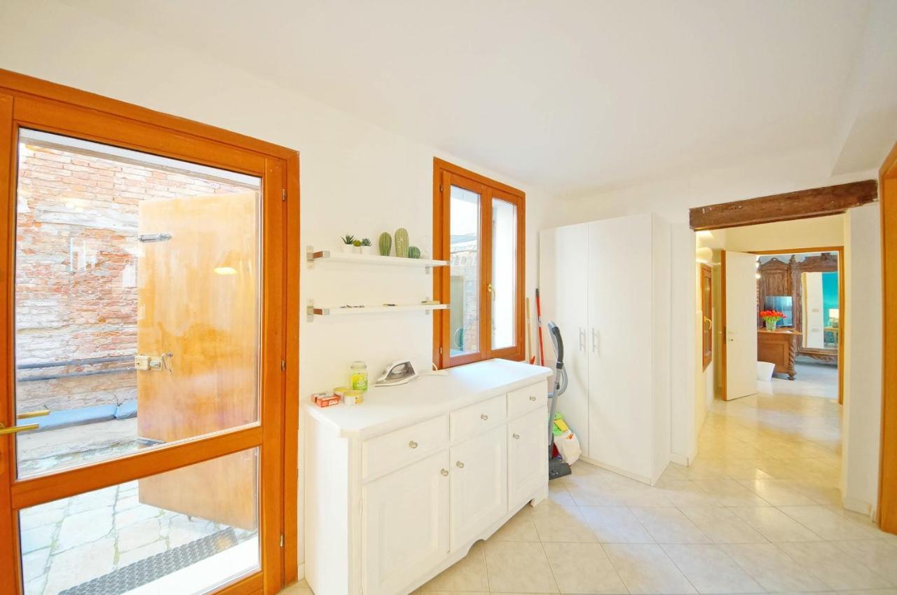 Gondola View Apartment Venice Exterior photo