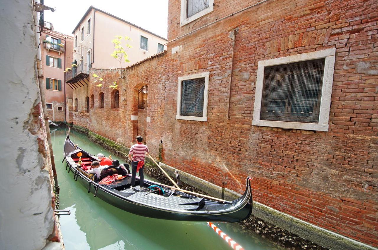 Gondola View Apartment Venice Exterior photo